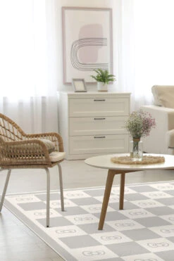 Hello Kitty Karo Grau Teppich(Hello Kitty Karo Grau Teppich) -Wohn Teppich Welt 0496 HelloKittyKaroGrau Shopify Room