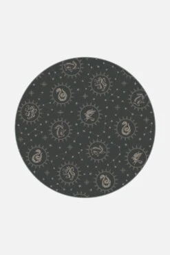 Harry Potter™ Sternenflug Basalt Teppich(Harry Potter Sternenflug Basalt Teppich) -Wohn Teppich Welt 0527 Harry Potter Sternenflug Basalt Shopify Rund200 ecba8e3e 29dc 4f8b be12 8b26da7a7d6d