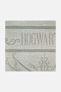 Harry Potter™ Damast Sand Teppich(Harry Potter Damast Sand Teppich) 19 Harry Potter™ Damast Sand Teppich(Harry Potter Damast Sand Teppich) -Wohn Teppich Welt 0539 Harry Potter Damast Sand Shopify Zoom neu