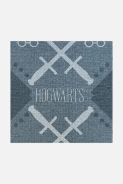 Harry Potter™ Duell Blau Teppich(Harry Potter Duell Blau Teppich) 22 Harry Potter™ Duell Blau Teppich(Harry Potter Duell Blau Teppich) -Wohn Teppich Welt 0552 Harry Potter Duell Blau Zoom cb168793 0d10 4670 b94c 6b32b83e9baa