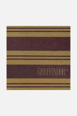 Harry Potter™ Streifen Gryffindor Teppich(Harry Potter Streifen Gryffindor Teppich) -Wohn Teppich Welt 0557 Harry Potter Streifen Gryffindor Zoom e58acb14 597c 46c8 92d0 a03b2e34f546