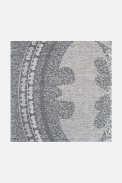 Batman™ Klassik Grau Teppich(Batman Klassik Grau Teppich) -Wohn Teppich Welt 0565 BatmanKlassikGrau Shopify Zoom 10e25854 f99f 4e9c bfe4 0c5d56c0f9c0