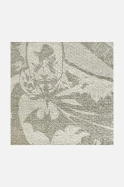 Batman™ Schatten Beige Teppich(Batman Schatten Beige Teppich) -Wohn Teppich Welt 0569 BatmanSchattenBeige Shopify Zoom 28dc8554 841a 4916 b197 c91f395ebf72