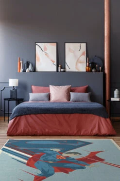 Superman™ Laser Blau Teppich(Superman Laser Blau Teppich) 12 Superman™ Laser Blau Teppich(Superman Laser Blau Teppich) -Wohn Teppich Welt 0573 Superman Laser Blau Shopify Room